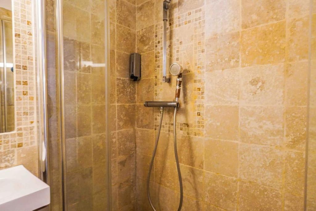 Studio With Home Cinema@Paris Chatelet Εξωτερικό φωτογραφία